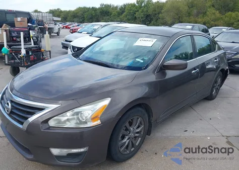 2015 Nissan Altima 2.5 S из США, поврежденный, VIN 1N4AL3AP4FN910843